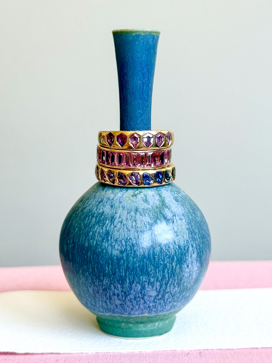 18K Floating Shield Rainbow Sapphire Wide Stacking Ring