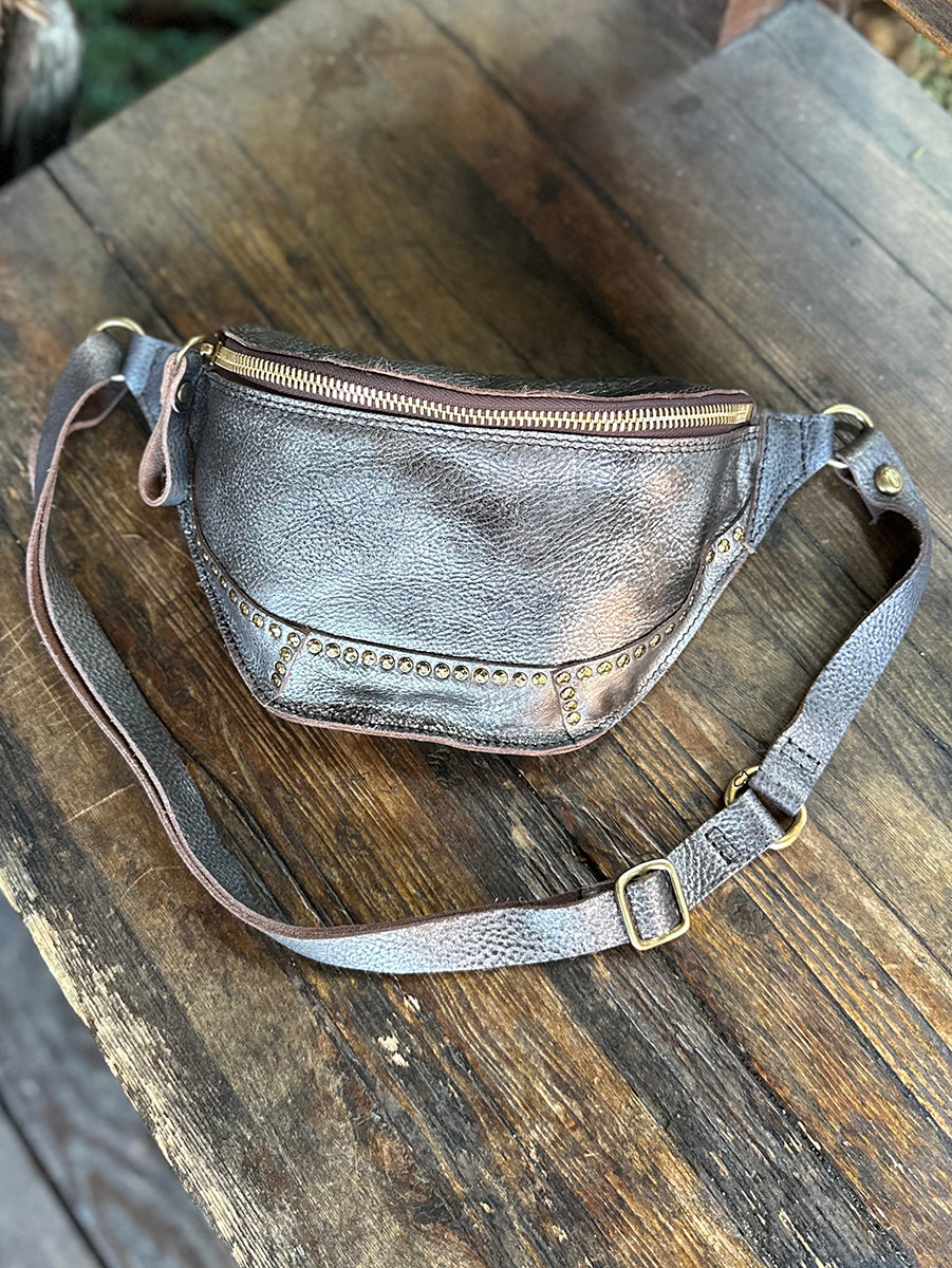 Hasni Pouchette in Antracite Laminated Leather