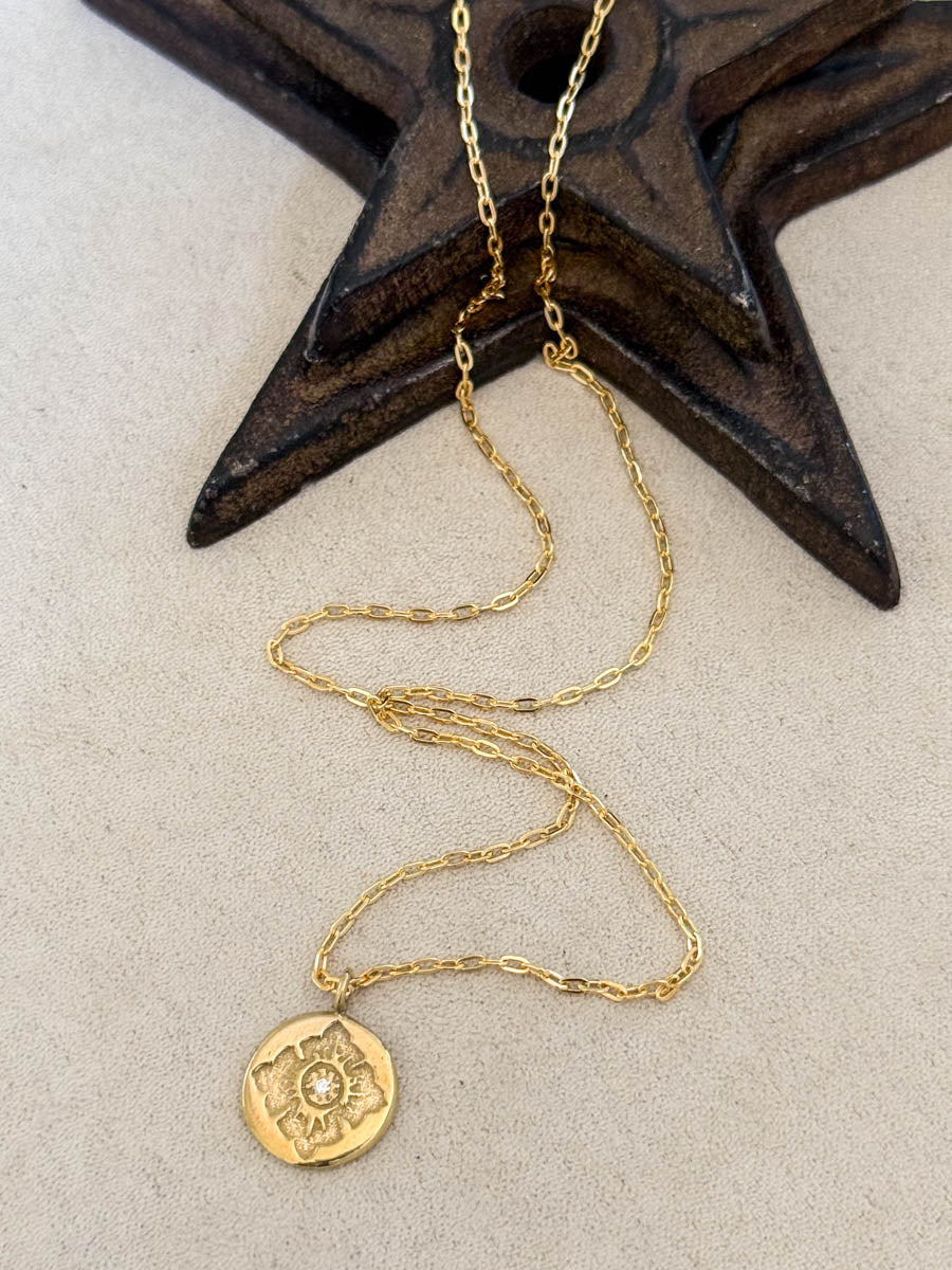 Lulu Flower Petite Necklace