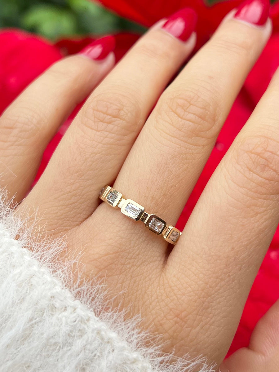 14K Deco Diamond Ring