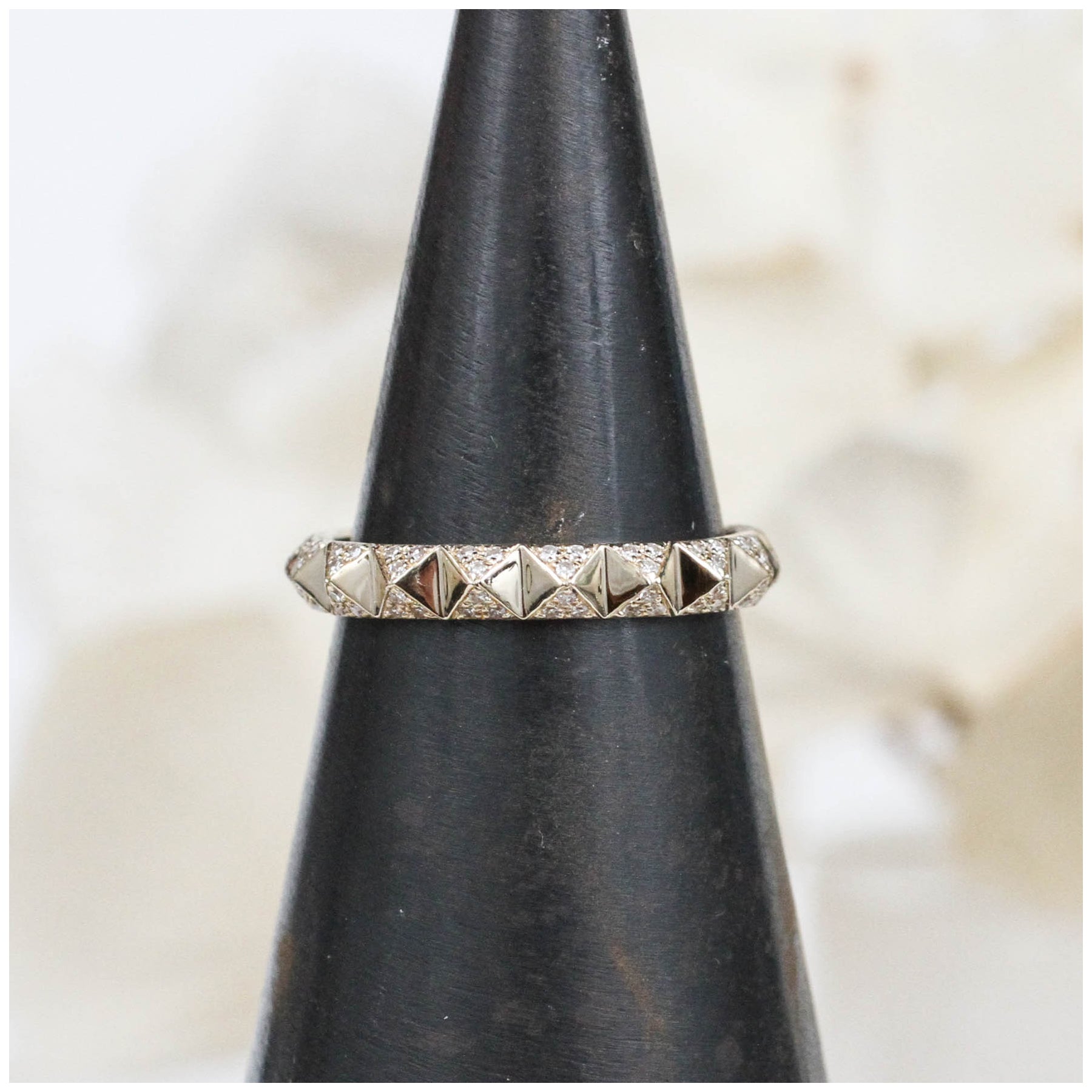 14K Diamond Studded Pyramid Band
